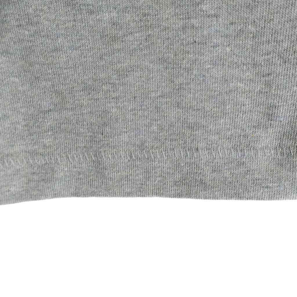 FEAR OF GOD ESSENTIALS(フィアオブゴッド エッセンシャルズ) V NECK JERSEY ラバーロゴ Vネックジャージー 半袖Tシャツ グレー