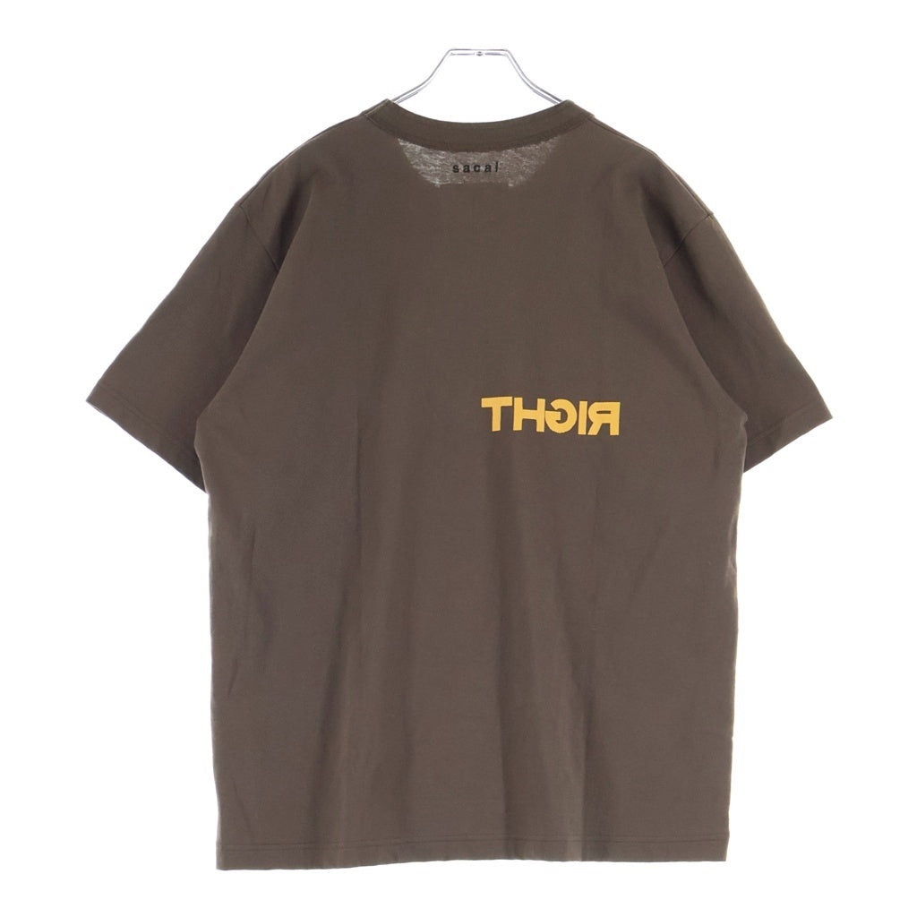 Sacai(サカイ) Logo Print Tee ロゴプリント 半袖Tシャツ カットソー ブラウン 23-0644S