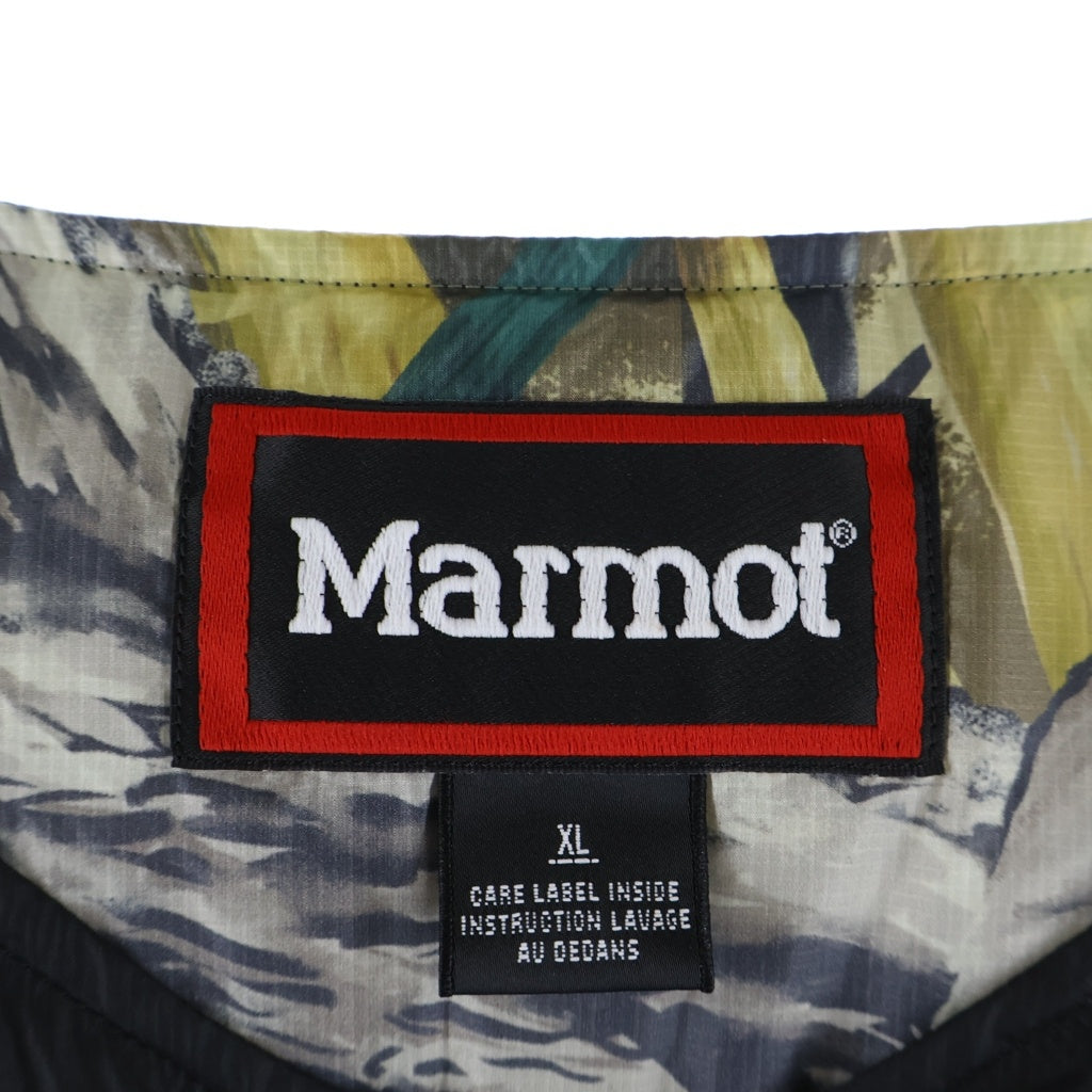 Marmot(マーモット) × STABRIDGE 750FP Down T-Shirt River Stone スタブリッジ スナップボタン ドローコード 総柄半袖ダウン ブラウン MTFW25MDW352AP
