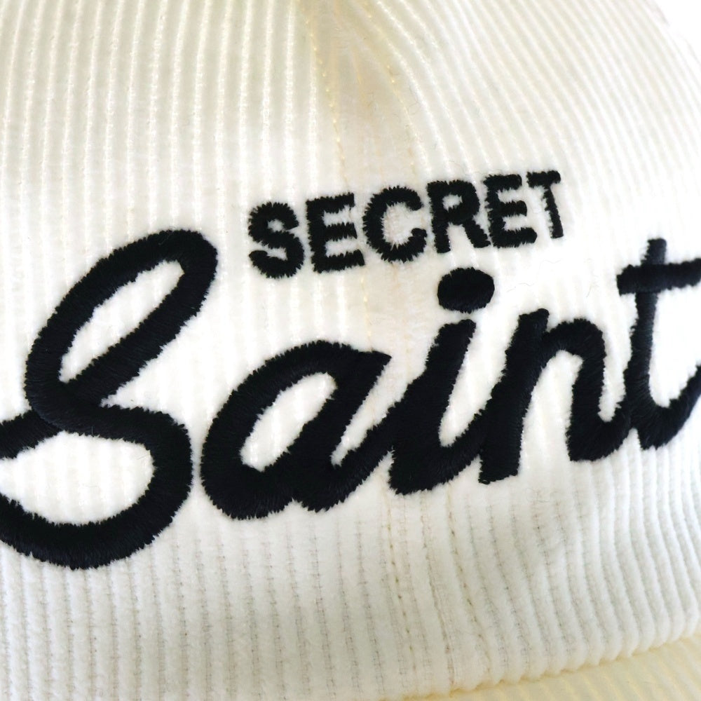 SAINT MICHAEL(セントマイケル) 24AW SECRET CAP ロゴ刺繍 コーデュロイ キャップ 帽子 ホワイト SM-YS1-0000-078