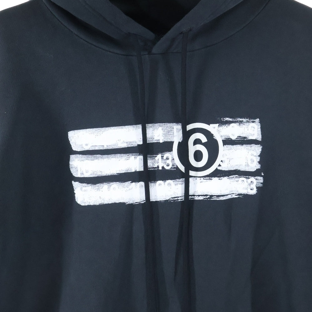 MM6 Maison Margiela(エムエムシックスメゾンマルジェラ) 25SS フロントロゴプリント スウェットプルオーバーパーカー ブラック SH2GU0020 M25004