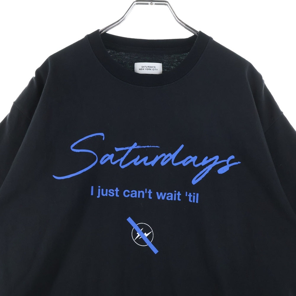 SATURDAYS SURF NYC(サタデイズサーフエヌワイシー) × FRAGMENT DESIGN フラグメントデザイン フロントプリント半袖Tシャツ カットソー ブラック BBM-55300-B