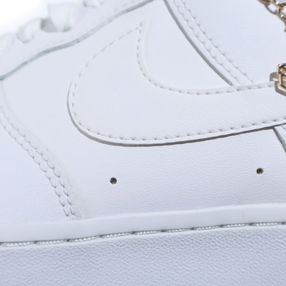 NIKE(ナイキ) WMNS AIR FORCE 1 '07 WHITE PENDATS DD1525-100 ウィメンズ エアフォース1 ホワイトペンダント チャーム付きローカットスニーカー ホワイト US W9.5/26.5cm