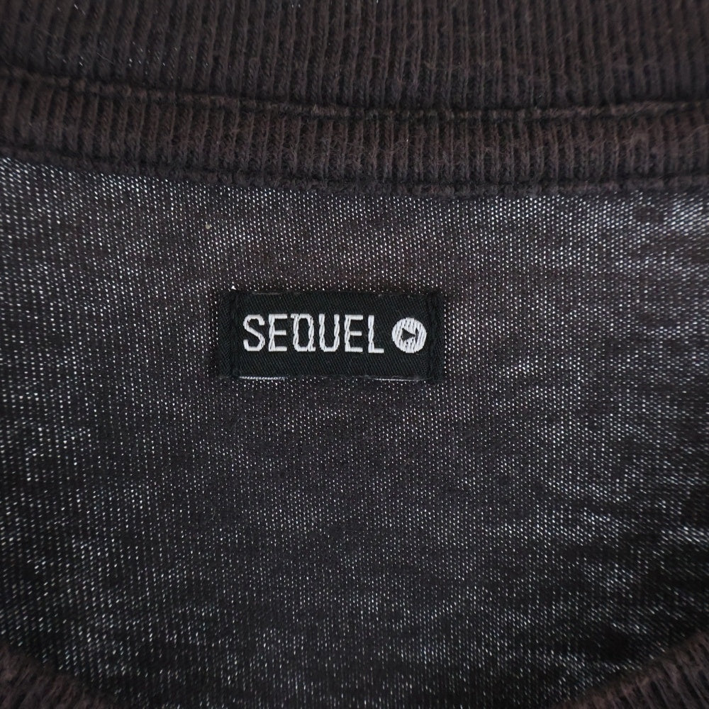 SEQUEL(シークエル) The Sequels プリントロゴ 半袖Tシャツ カットソー チャコールグレー