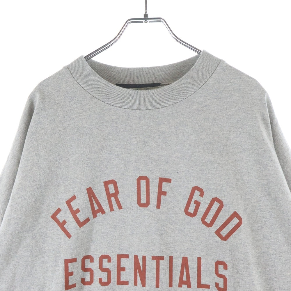 FEAR OF GOD ESSENTIALS(フィアオブゴッド エッセンシャルズ) ロゴプリント 長袖Tシャツ カットソー グレー