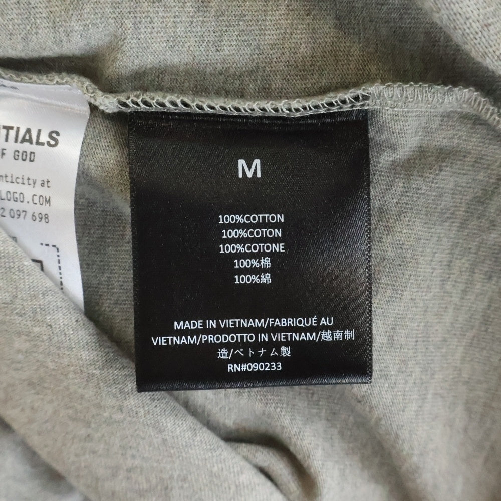 FEAR OF GOD ESSENTIALS(フィアオブゴッド エッセンシャルズ) ロゴプリント 長袖Tシャツ カットソー グレー