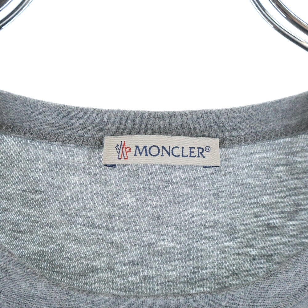MONCLER(モンクレール) MAGLIA T-SHIRT ワッペンロゴ 半袖Tシャツ カットソー グレー E20918032500
