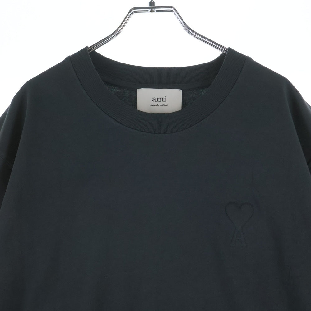 ami paris(アミパリス) BIG EMBOSSED AMI DE COEUR TEE ビッグADCエンボス 半袖Tシャツ カットソー チャコール UTS357.726