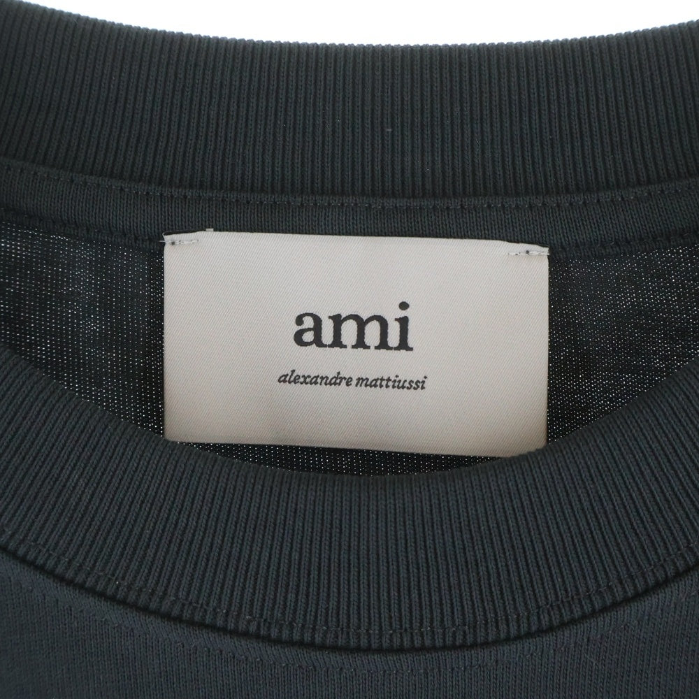 ami paris(アミパリス) BIG EMBOSSED AMI DE COEUR TEE ビッグADCエンボス 半袖Tシャツ カットソー チャコール UTS357.726