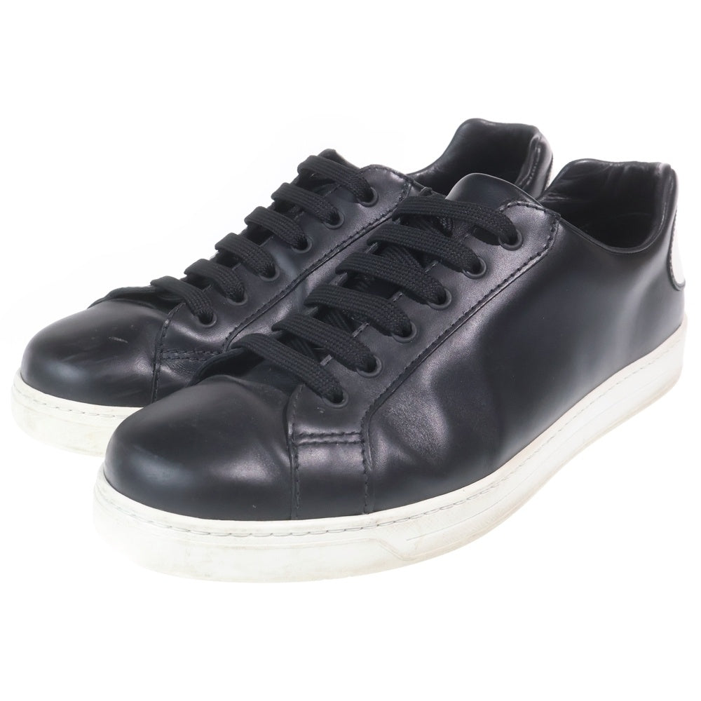 PRADA(プラダ) コミックロゴヒールパッチ レザーローカットスニーカー ブラック/ホワイト 4E3403
