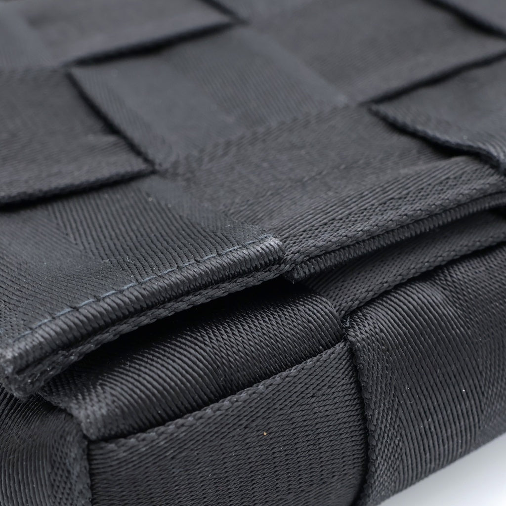美品　ボッテガヴェネタ　黒色　キャンバス　メッセンジャーバッグ　ショルダーバッグ BOTTEGA VENETA(ボッテガヴェネタ) カセット スモール マキシイントレ