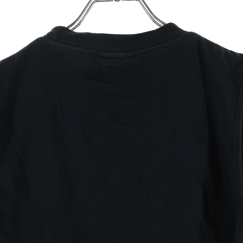 VETEMENTS(ヴェトモン) BIKER CROSS LOGO FRONT SLEEVE TEE バイカー クロスロゴ フロント スリーブ 半袖Tシャツ カットソー ブラック レディース