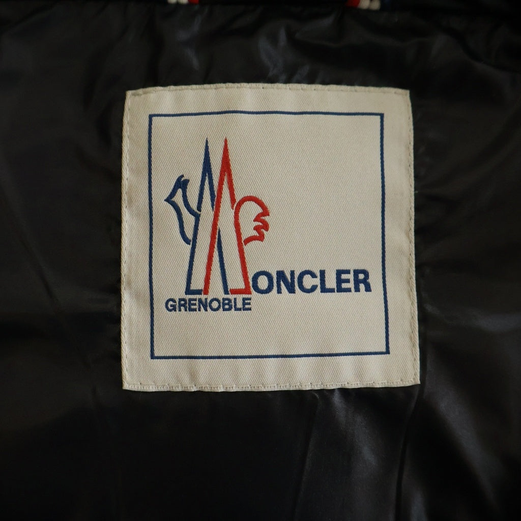 MONCLER(モンクレール) KOSTEMBERG GILET バックロゴパッチ ジップアップ ナイロンダウンベスト ブラック 120974330605