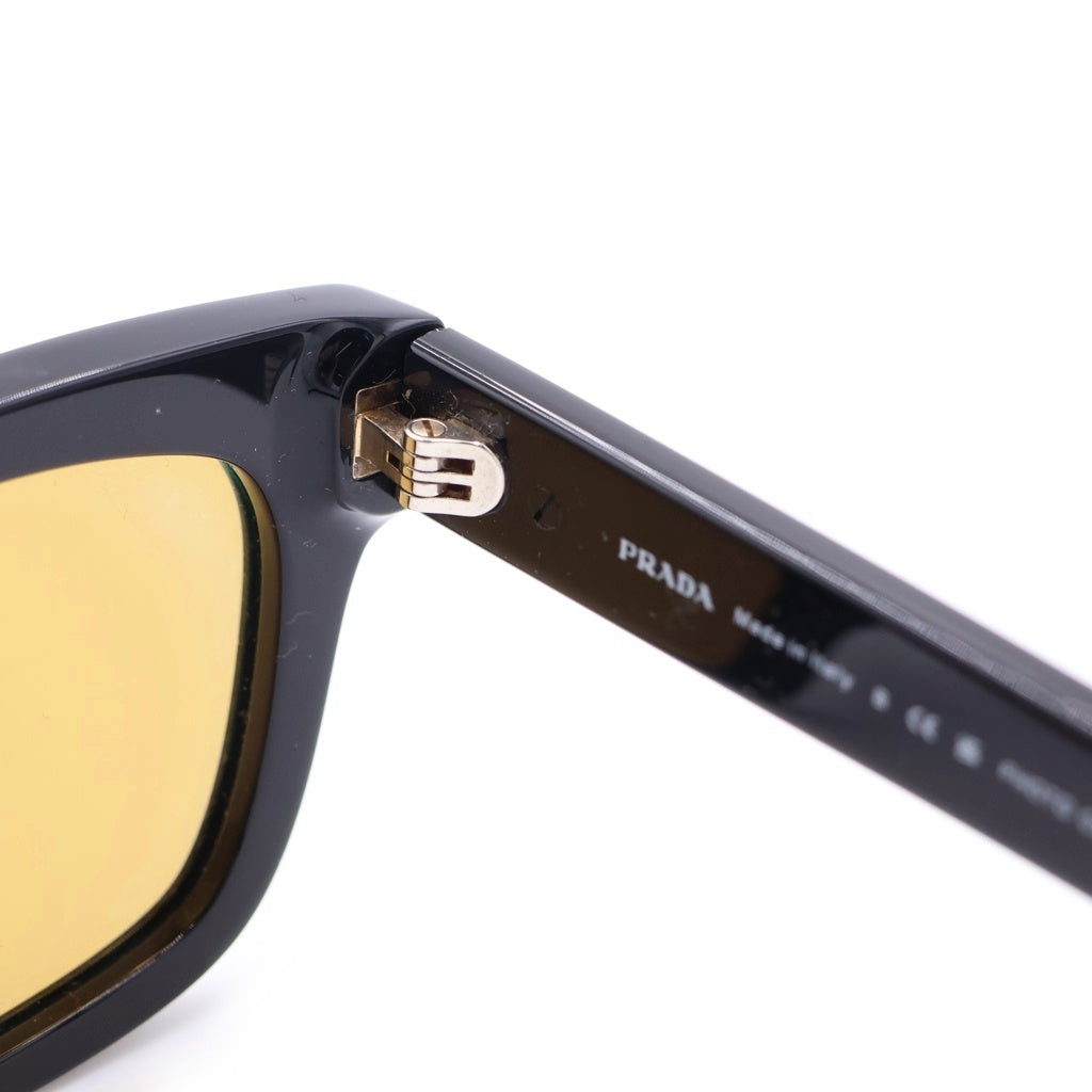 PRADA(プラダ) ブラックフレーム ウェリントン サングラス アイウェア ブラック/イエロー SPR B12-F