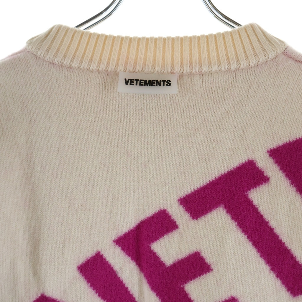 VETEMENTS(ヴェトモン) Allover Maxi Logo Crew Kint Sweat UA53KN200W ビックロゴ クルーネックニットセーター ホワイト/ピンク