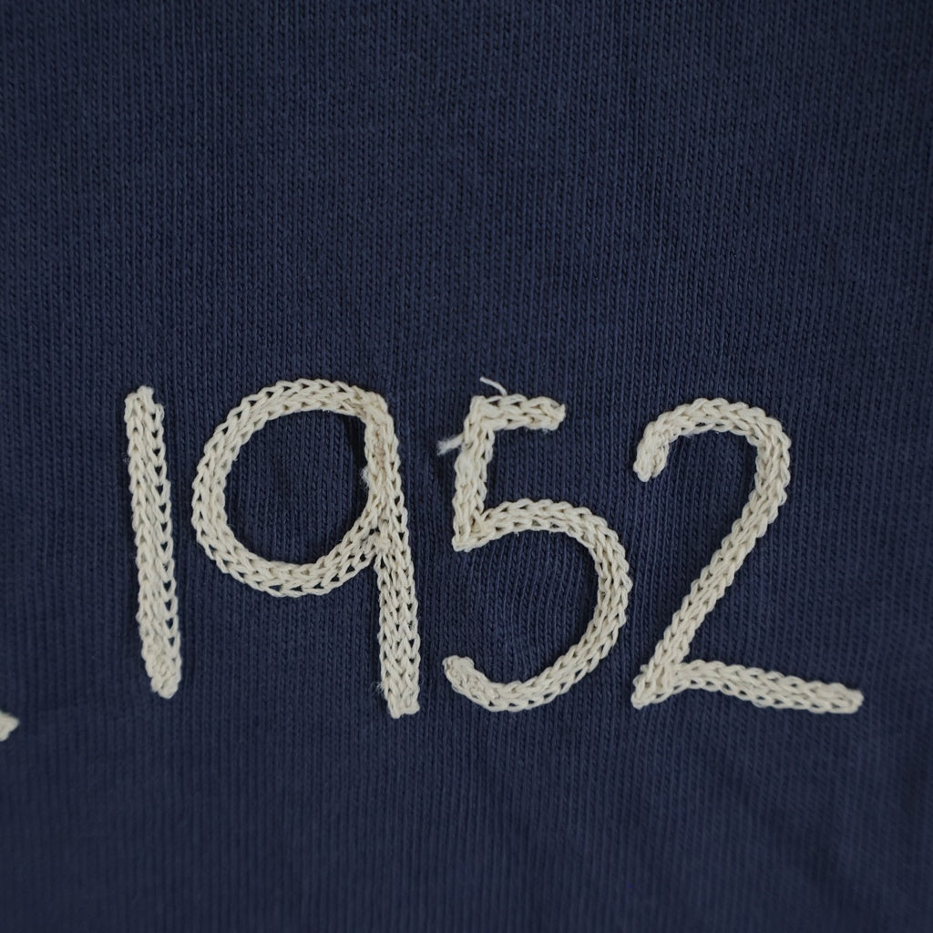MONCLER(モンクレール) Holiday on the beach 1952 フロント刺繍 クルーネック半袖Tシャツ カットソー ネイビー L10918C0005389B8U