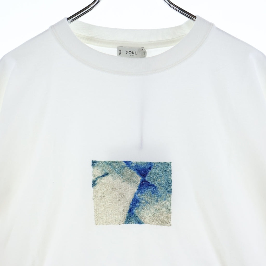 YOKE(ヨーク) 26SS Abstract Embroited T-shirt アブストラクトエンブロイデッド フロント刺繍 半袖Tシャツ カットソー ホワイト YK26SS01230CS