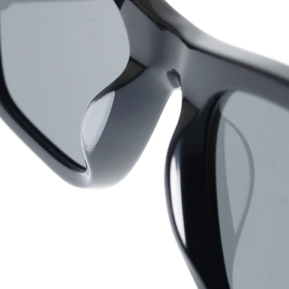 PRADA(プラダ) トライアングルロゴ サングラス 眼鏡 アイウェア ブラック SPR10Z