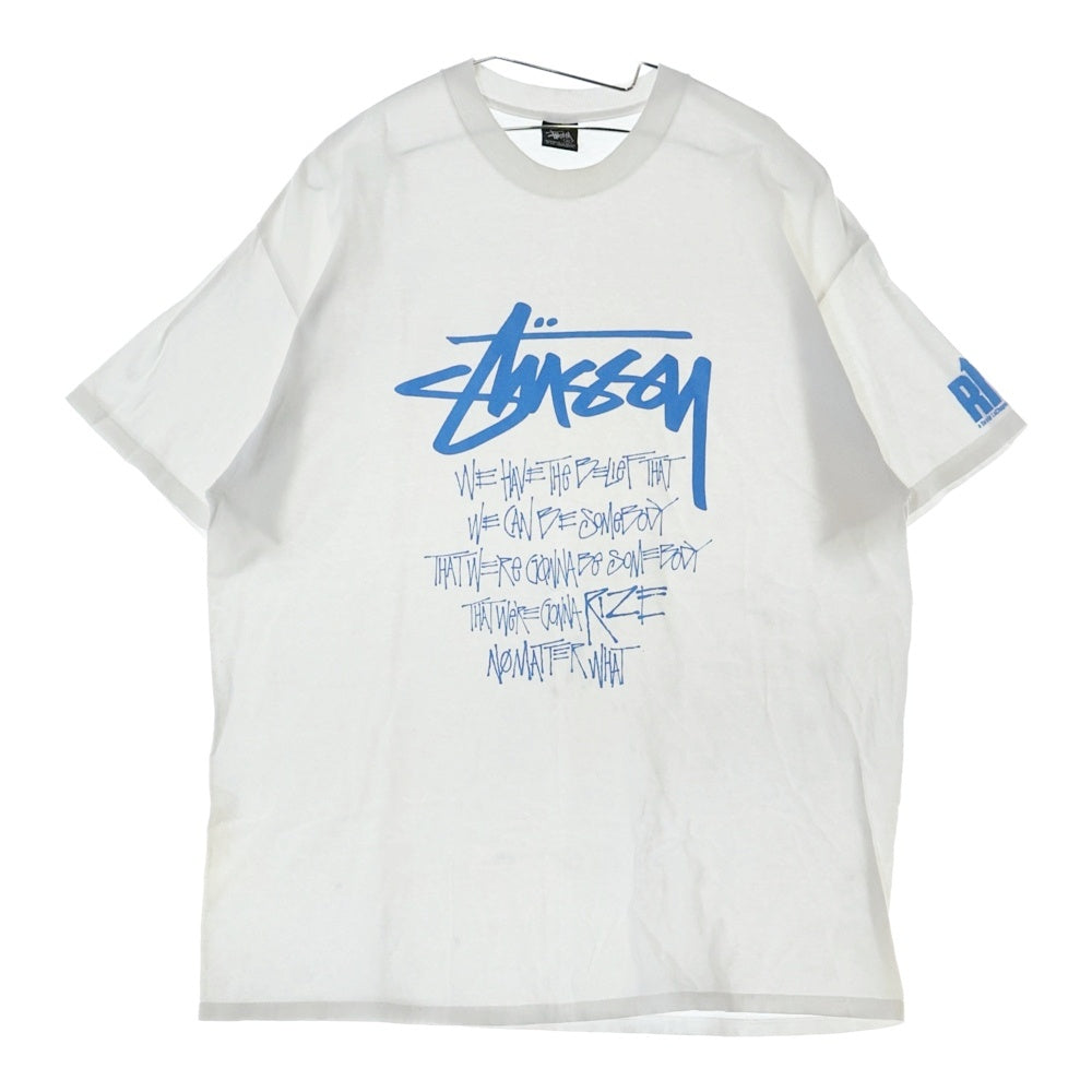 STUSSY(ステューシー) ×RIZE TEE ×ライズ フロントプリント クルーネック半袖Tシャツカットソー ホワイト/ブルー