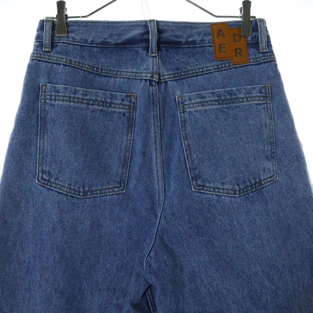 ADER ERROR(アーダーエラー) ロゴ 革パッチ ワイド デニムパンツ ジーンズ インディゴ BO42FYJE0102SB