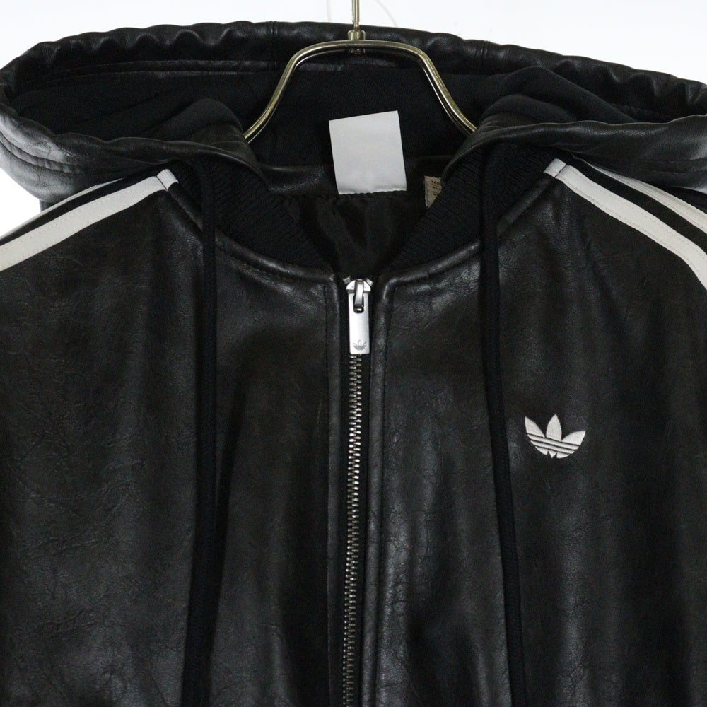 adidas Originals(アディダスオリジナルス) Adilenium Season3 FAUX LEATHER JUCKET JX9225 ヴィンテージ加工 フェイクレザー フーデッドブルゾンジャケット ブラック