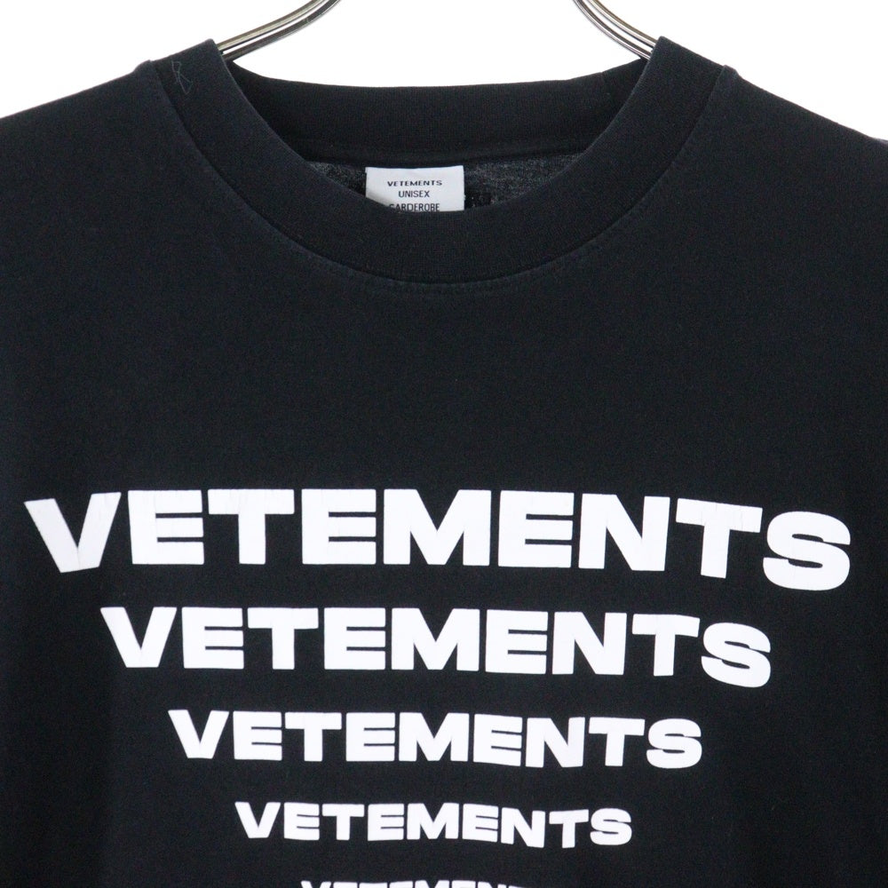 VETEMENTS(ヴェトモン) 24SS PYRAMID LOGO TEE フロントピラミッドロゴプリント半袖カットソー 半袖Tシャツ ブラック UE64TR14OB