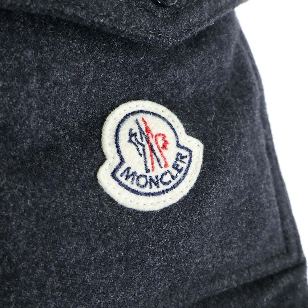 MONCLER(モンクレール) MONTGENEVRE 袖ロゴワッペンポケット付き ジップアップダウンジャケット グレー 920-091-40306-50