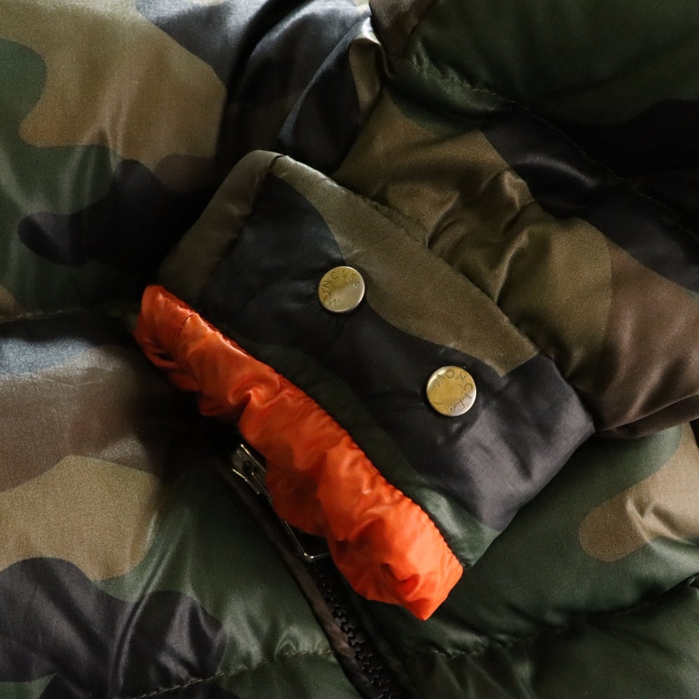 MONCLER(モンクレール) BLIER GIUBBOTTO JACKET ロゴパッチ カモ柄 ダウンジャケット カーキ C20914090505