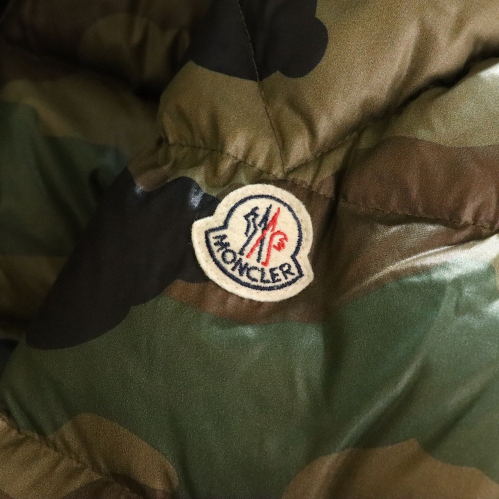 MONCLER(モンクレール) BLIER GIUBBOTTO JACKET ロゴパッチ カモ柄 ダウンジャケット カーキ C20914090505