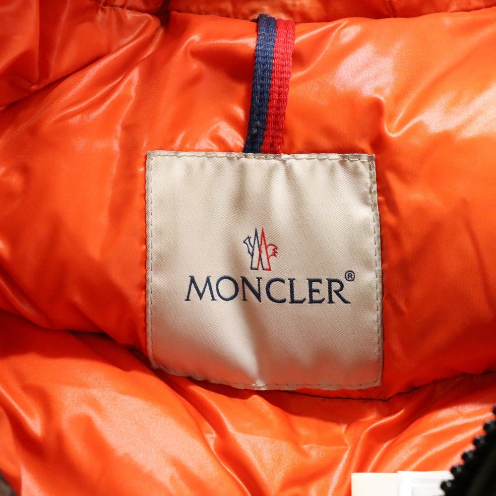 MONCLER(モンクレール) BLIER GIUBBOTTO JACKET ロゴパッチ カモ柄 ダウンジャケット カーキ C20914090505
