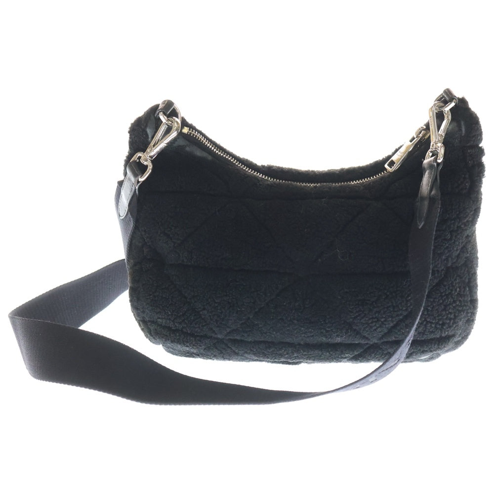 PRADA(プラダ) シープファー ショルダーバッグ 黒 ファー トライアングルロゴ 三角プレート ポーチ 1BC151 レディース
