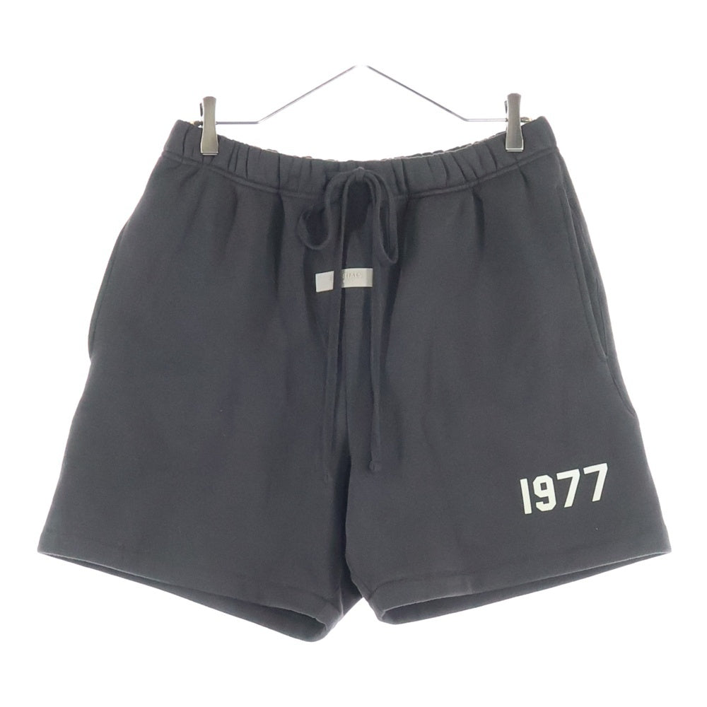 FEAR OF GOD ESSENTIALS(フィアオブゴッド エッセンシャルズ) SHORT PANTS 1977 フェルトロゴ スウェットハーフパンツ ショーツ グレー