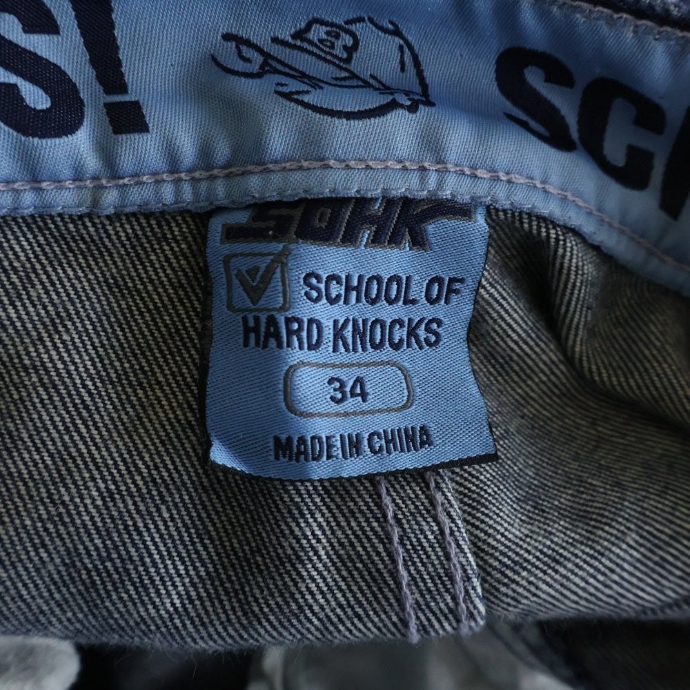 SCHOOL OF HARD KNOCKS(スクールオブハードノックス) ロゴ刺繍ダメージ加工 カーゴデニムパンツ ジーンズ