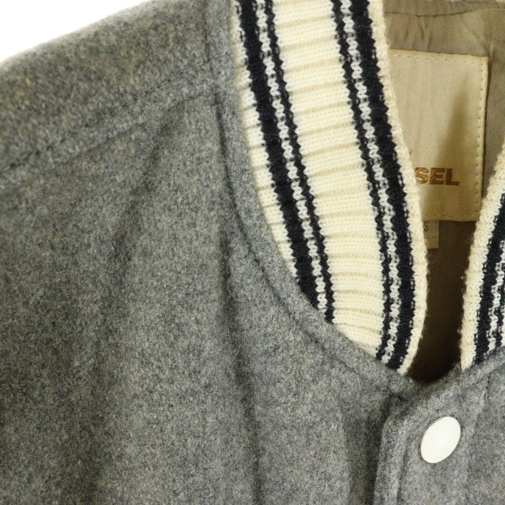 DIESEL(ディーゼル) フロントロゴワッペン刺繍 スタジアムジャケット スタジャン グレー