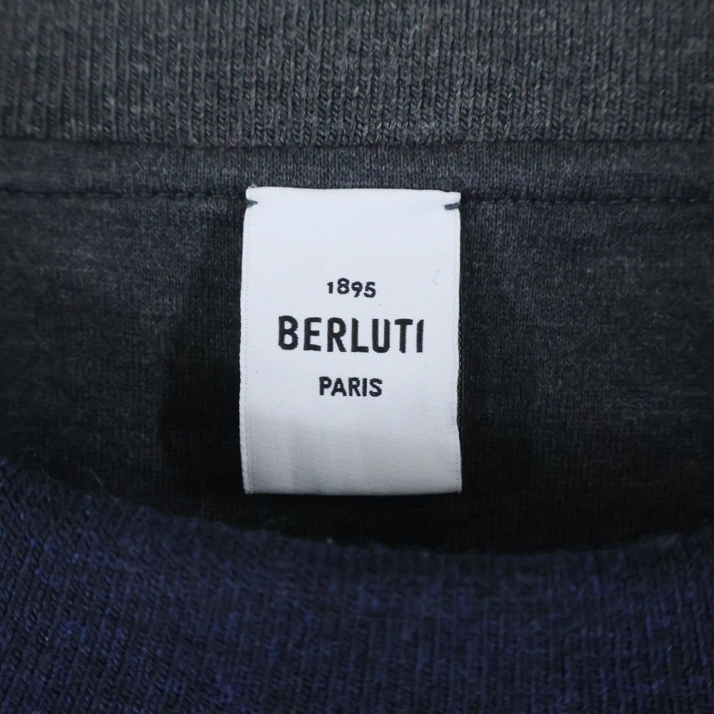 Berluti(ベルルッティ) フロントトライアングルロゴパッチ クルーネック長袖スウェットトレーナー ネイビー R22JRL62