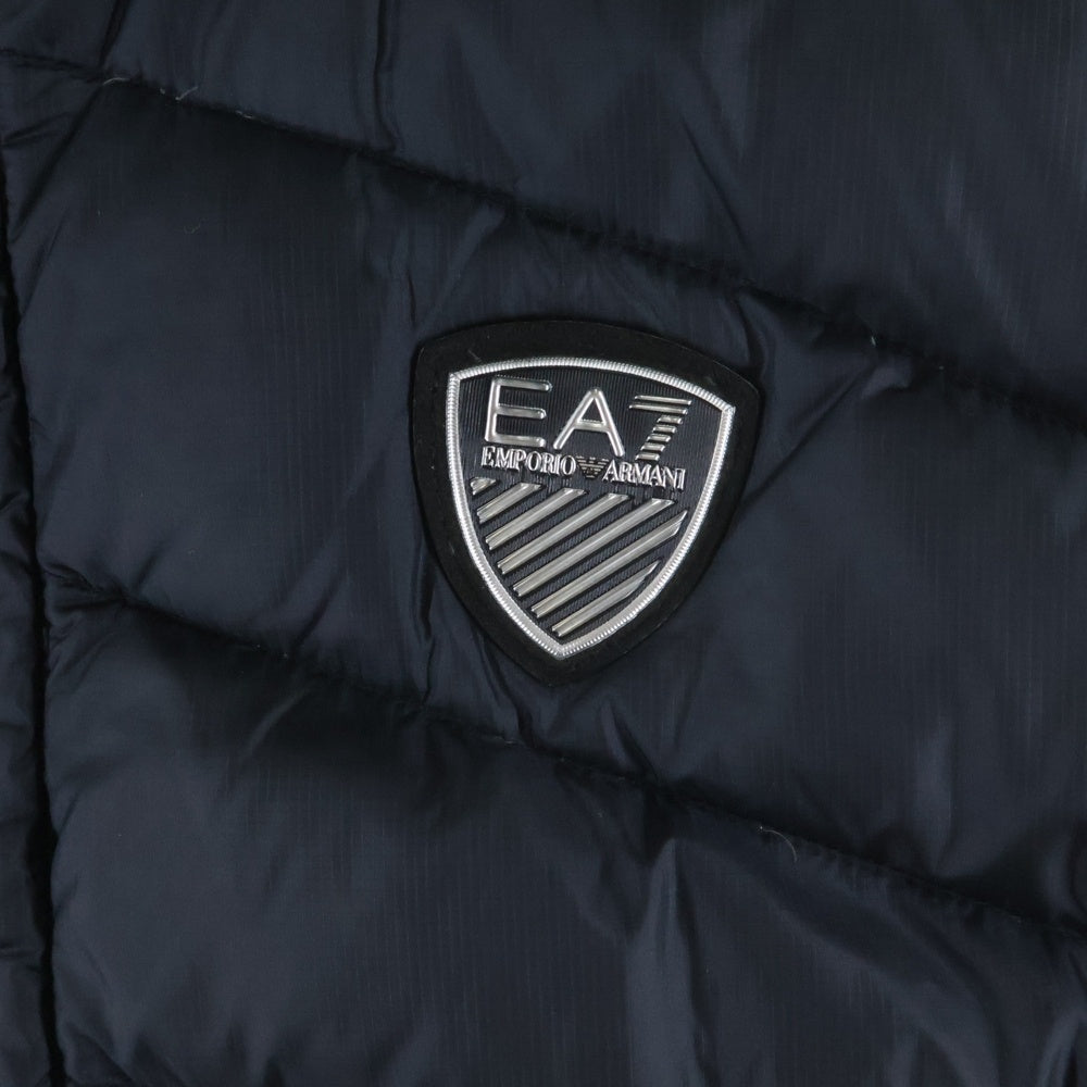 EMPORIO ARMANI EA7(エンポリオアルマーニイーエーセブン) フロントワンポイントロゴ ジップアップダウンベスト ブラック 6YPQ03 PN43Z