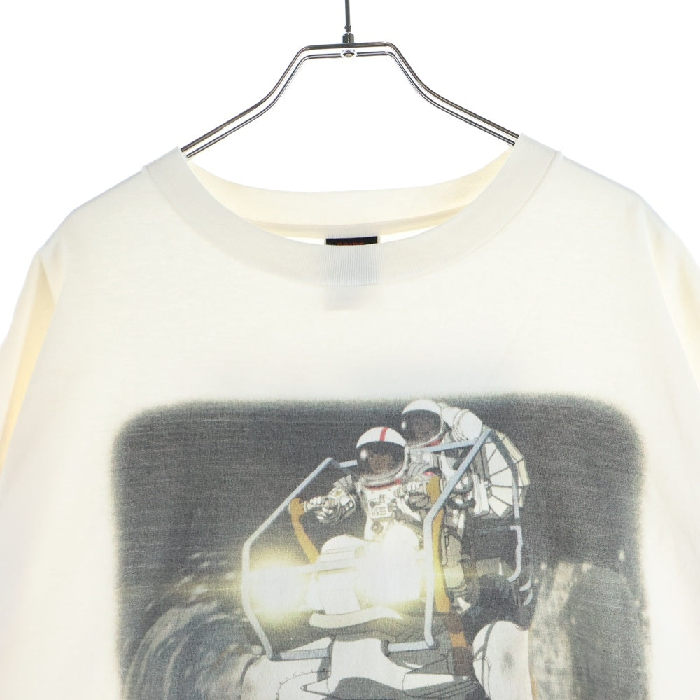 SAINT MICHAEL(セントマイケル) 24SS ×FREEDOMFD SS TEE SM-YS8-0000-C20 フリーダム フロントアニメプリント クルーネック半袖Tシャツカットソー ホワイト