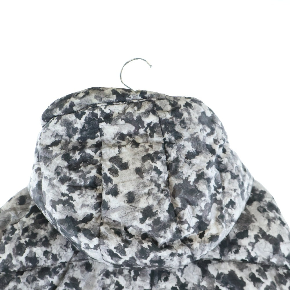 TATRAS(タトラス) 20AW AMUR DOWN JACKET 袖ロゴ刺繍総柄 ジップアップダウンジャケット グレー MTK20A4208