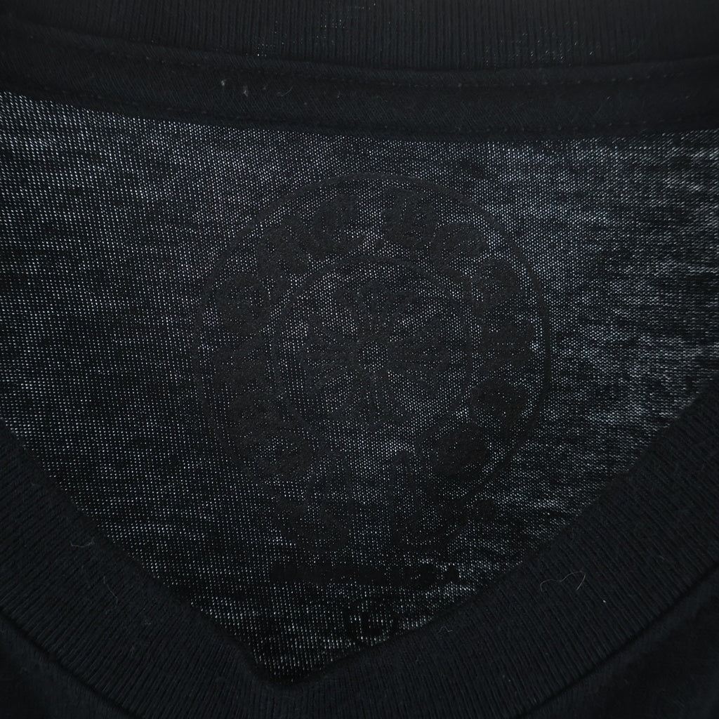 CHROME HEARTS(クロムハーツ) スクロールロゴプリント胸ポケット バックスクロールロゴプリント 半袖クルーネックTシャツ ブラック