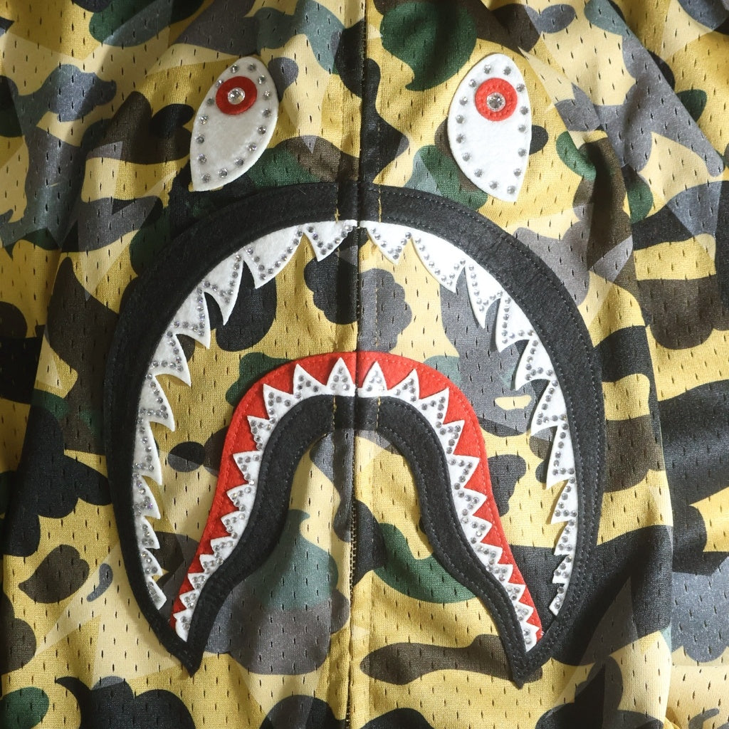 A BATHING APE(アベイシングエイプ) STA OVER PRINT 1ST CAMO MESH SHARK CROPPED FIT FULL ZIP HOODIE スタッズ メッシュフルジップフーディー イエロー 001ZPM301301OM