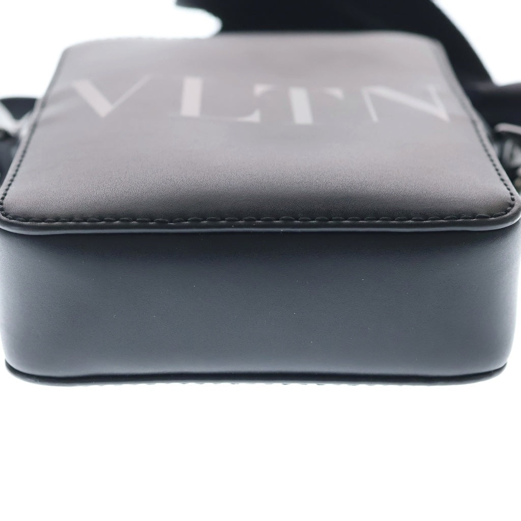 VALENTINO(ヴァレンティノ) Garavani VLTN Leather Crossbody Bag レザースモール ショルダーバッグ クロスバッグ ブラック 5Y2B0943