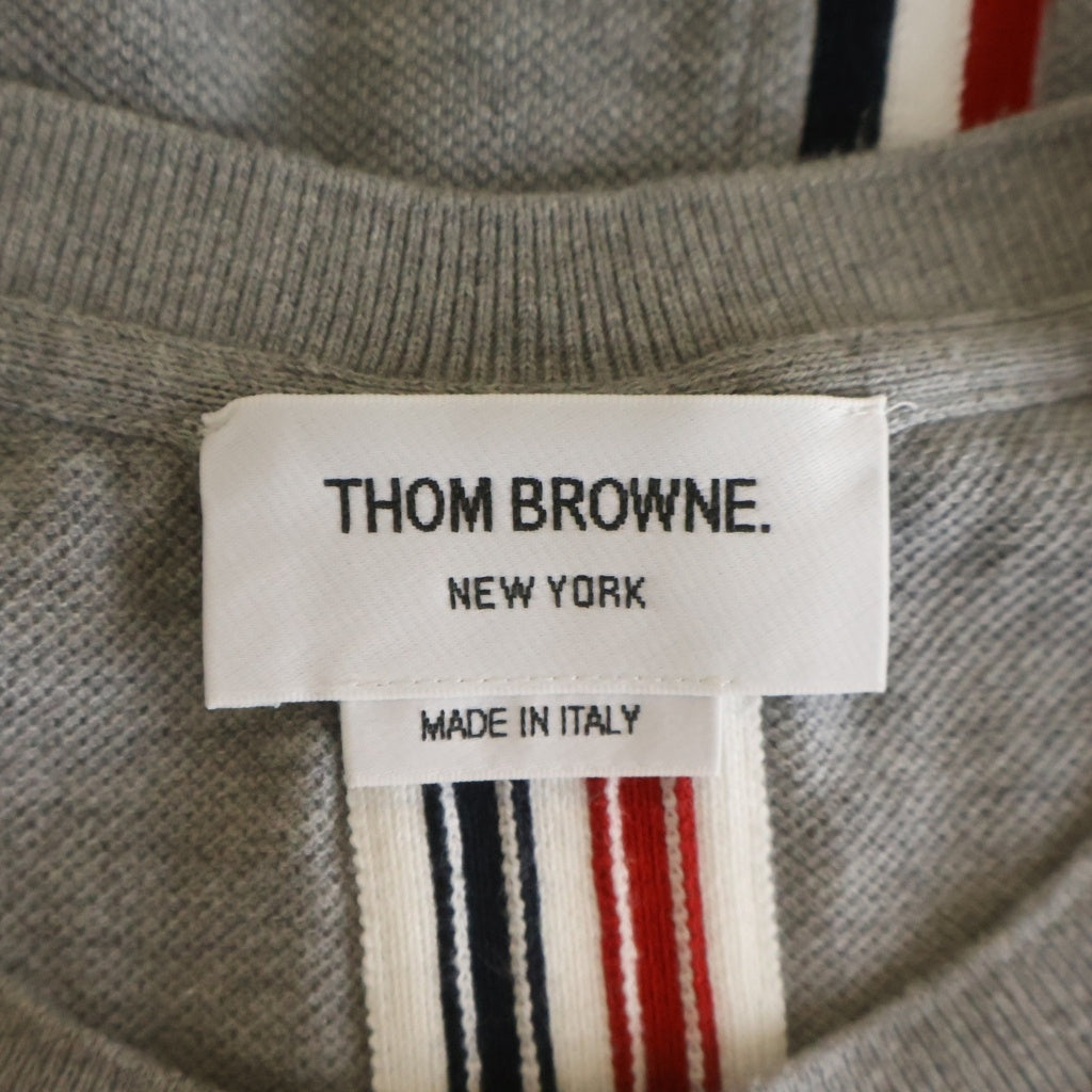 THOM BROWNE(トムブラウン) 25SS クラシック ピケ ストライプ クルーネック半袖Tシャツカットソー トリコロール グレー MJS056A-00050-055