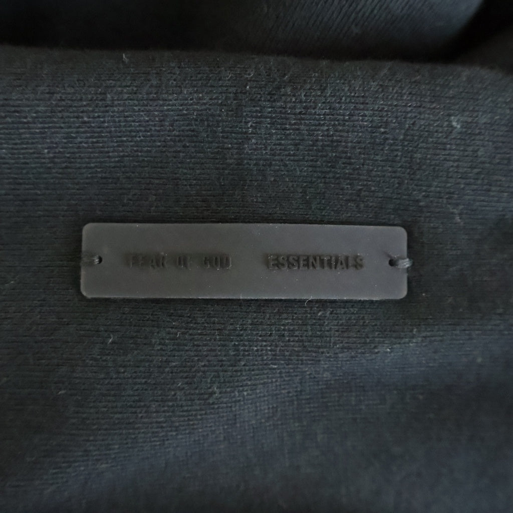 FEAR OF GOD ESSENTIALS(フィアオブゴッド エッセンシャルズ) 25AW CLASSIC HOODIE バックラバーロゴプリント クラシック 長袖プルオーバーパーカー フーディ ブラック