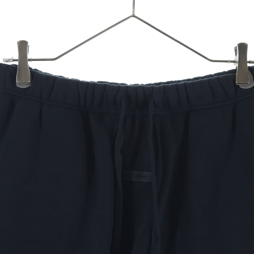 FEAR OF GOD ESSENTIALS(フィアオブゴッド エッセンシャルズ) 25AW CLASSIC SWEAT SHORT PANTS フロントラバーロゴプリント クラシック スウェットハーフパンツ ショーツ ブラック
