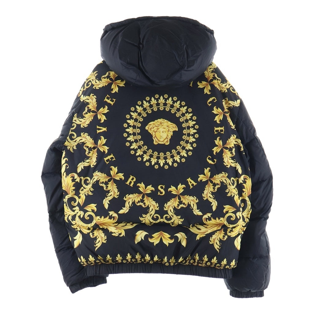 VERSACE(ヴェルサーチ) 22AW フロントメデューサ ラバーロゴ リバーシブルダウンジャケット ブラック 1021398