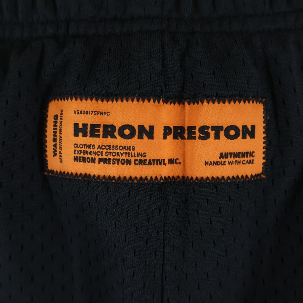 HERON PRESTON(ヘロンプレストン) 23SS BASKETBALL SHORTS バスケットボールロゴプリントショーツ メッシュショートパンツ バックロゴ刺繍 ブラック HMVH003S23JER001