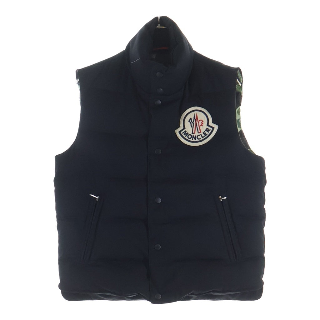 MONCLER(モンクレール) 06AW × JUNYA WATANABE COMME des GARCONS DOWN VEST WR-J105 ジュンヤワタナベコムデギャルソン 裏地カモ柄 フロントワッペンロゴ刺繍 ジップアップ ダウンベスト ブラック