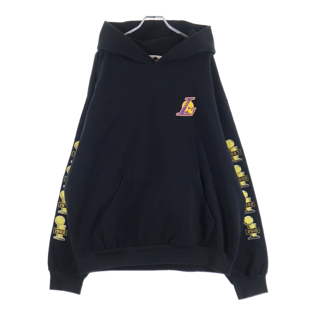 Warren Lotas(ウォーレンロータス) ×NBA×レイカーズ チャンピオンシップ バックスカルプリント プルオーバースウェットフーディー ブラック/イエロー
