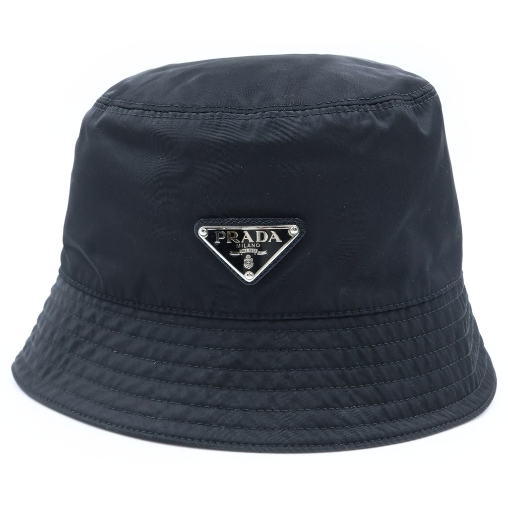 PRADA(プラダ) Re-Nylon トライアングルロゴプレート バケットハット ブラック 2HC137 2DMI レディース