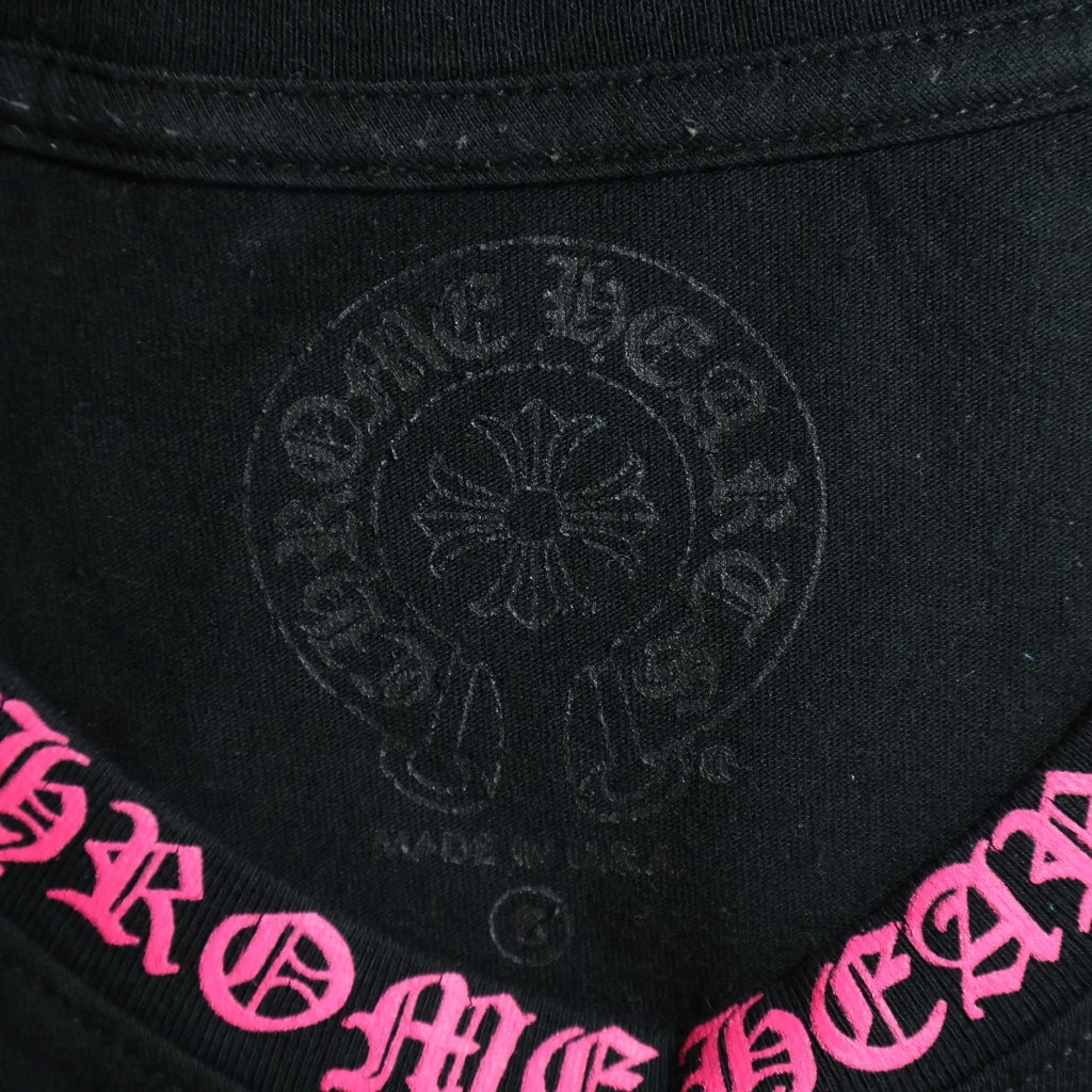 CHROME HEARTS(クロムハーツ) Neck Logo Long Sleeve Tee イングリッシュネックロゴ長袖Tシャツ カットソー ブラック/ピンク